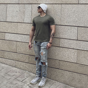 เสื้อยืดแขนสั้นผ้าไนลอนแห้งเร็วสำหรับผู้ชาย เสื้อออกกำลังกายแบบหลวมๆ ระบายอากาศได้ดี สำหรับวิ่งและฟิตเนส ทรงเข้ารูป