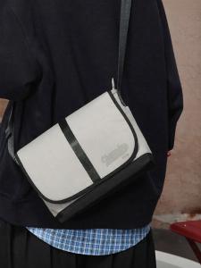 Champion | Fashionable Sporty Messenger Bag