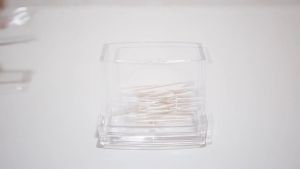 Kotak Penyimpanan Penyeka Kapas Akrilik Dengan Penutup Meja Dispenser Penyeka Kapas