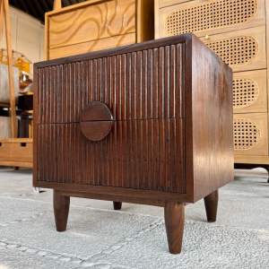 ตู้หัวเตียง ตู้ไม้สัก 2 ลิ้นชัก สูง(H)50 x กว้าง(W)50 x ลึก(D)40 cm โต๊ะข้างเตียง ทำลายริ้วลอน สวยงาม Teak Wooden Cabinet Bedside Cabinet Nightstand