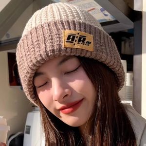 หมวกถักไหมพรมสองด้านสำหรับผู้ชายและผู้หญิงหมวกทรงกะโหลกแฟชั่นกันหิมะตุ๊กตาผ้าที่อบอุ่นในฤดูหนาวหมวกขนสัตว์เครื่องป้องกันหูสองด้านใส่ได้ทั้งชายและหญิง