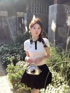 white july🌸พร้อมส่ง เสื้อยืดสวยๆผู้หญิง แขนสั้นลำลอง เสื้อโปโลเย็บสีตัดกันสไตล์วิทยาลัยอเมริกันย้อนยุค