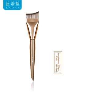 Lades | Crescent-Shaped Flat Foundation Brush for Light Makeup