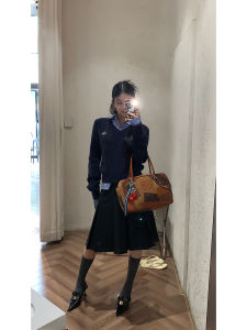 เสื้อสเวตเตอร์ถักสีน้ำเงินสำหรับผู้หญิงในฤดูใบไม้ร่วง/ฤดูหนาว 2025 ทรงหลวม ดีไซน์เก๋ไก๋ ดีเทลเสื้อชั้นใน ผ้าฝ้ายผสมโพลีเอสเตอร์