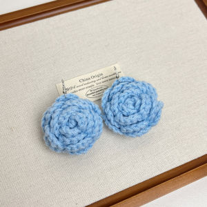 ต่างหูถักลายดอกไม้สีน้ำเงินสำหรับผู้หญิง ต่างหูรูปดอกไม้สไตล์วันหยุด ต่างหูแบบถัก ต่างหูแบบติดหู เครื่องประดับแฟชั่น