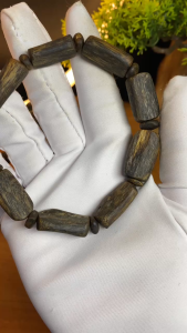 Vòng tay trầm hương Kì Hải Nam chìm nước tâm kì dầu đen bản rộng 11-12li nặng 13g 040