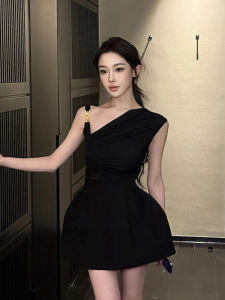 Black Asymmetrical Shoulder Hepburn Style Short Skirt Set Elegant Bud Shape Fashionable Sleeveless round Neck Two-Piece Suit