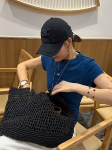 เสื้อยืดคอกลมแขนสั้นทรงสลิมฟิตสำหรับผู้หญิงในช่วงฤดูร้อนปี 2025 เสื้อเชิ้ตทรงเข้ารูปสีน้ำเงินเข้มสไตล์เรียบง่ายสำหรับใส่ทำงาน