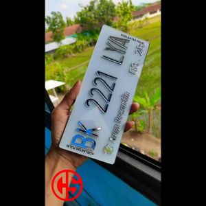 BARU Plat Motor Putih Akrilik Timbul Crome Baut Universal