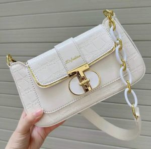 Túi khóa xoay thời trang vân ran có hai dây đeo lót nhung