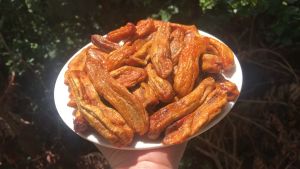 Chuối sấy dẻo nguyên quả Lets Nuts túi 1kg công nghệ sấy giữ nguyên hương vị thơm ngọt dẻo dai của chuối món ăn vặt cho gia đình bạn bè