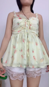 ชุดเซ็ต เสื้อสายเดี่ยวดอกไม้ สีเหลือง กางเกงขาสั้นลูกไม้