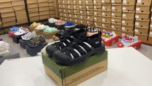 ลำลอง รองเท้าแตะ KE-EN NEWPORT H2 สีดำล้วน สำหรับผู้ชาย และผู้หญิง การผลิตคุณภาพ