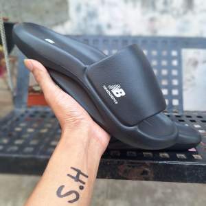 Sandal slide Sandal Slop New Balance Sandal Slop Eva Cewe Cowo terbaru sandal Slip On pria paling hits