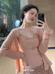 เสื้อคาร์ดิแกนถักแบบเกาะอกสไตล์เนื้อผ้าบาง ทรงสลิมฟิต ปักลายดอกไม้ ชุดสองชิ้น สำหรับผู้หญิงวัย 25-35 ปี