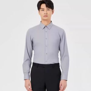 เสื้อเชิ้ตผู้ชายสีพื้นฤดูใบไม้ร่วง ทรงสลิมฟิต ผ้าฝ้ายผสม แขนยาว ปกแหลม ระบายอากาศได้ดี ใส่ไปทำงาน