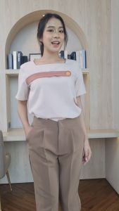 E15 เสื้อแขนสั้น คอกลม แต่งทูโทนกระดุมไม้จริง สไตล์มินิมอล Easter Egg