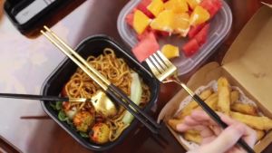 SET ALAMAT MAKAN KOREA Sendok Garpu Sumpit Stainless Steel Anti Karat Dengan Wadah Kotak