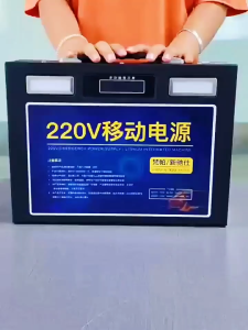 600W/180000mAแหล่งพลังงานกลางแจ้ง สถานีพลังงานกลางแจ้ง แบตเตอรี่เคลื่อนที่แบบพกพา แบตเตอรี่เคลื่อนที่สำหรับการตั้งแคมป์ การจ่ายไฟแบบคลื่นไซน์แท้ ใช้ในกรณีฉุกเฉินเมื่อไฟฟ้าขัดข้องที่บ้าน เหมาะสำหรับการตั้งแคมป์กลางแจ้ง รองรับอุปกรณ์หลากหลายประเภท