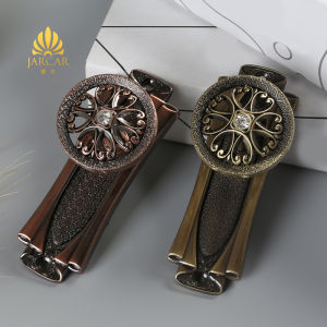 New Vintage Chinese Style Metal Curtain Wall Hooks Decorative Hollow out Diamond Embedded Hooks Pair Popular Home Fabric Accessories