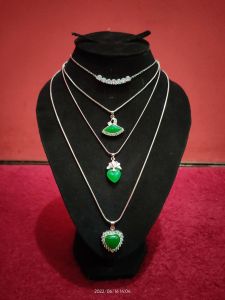 liontin giok natural premium modern desain..