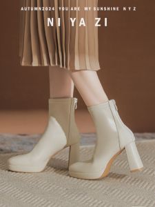 รองเท้าบูทสั้นทรงหัวมนแบบกันน้ำสำหรับผู้หญิง รองเท้าบูทส้นหนา ส้นสูง 9 ซม. ไม่ลื่น ฤดูใบไม้ร่วง/ฤดูหนาว รองเท้าบูทแฟชั่นสีขาว