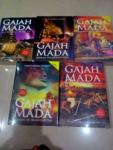 paket gajah mada 5 buku lengkap / langit kresna hariadi