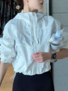 เสื้อคลุมโยคะสีขาว ทรงหลวม ทรงสลิมฟิต แฟชั่นฤดูใบไม้ร่วง สำหรับผู้หญิง แขนยาว ระบายอากาศได้ดี แห้งเร็ว ดูดซับเหงื่อ