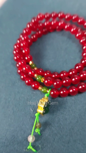 Vòng tay quấn 3 đá Mã Não đỏ VIP size hạt 6 li phối charm cỏ 4 lá viên đá mã não xanh màu ngọc bích sang trọng cho mệnh Hỏa Thổ | Hoa Minh Gem