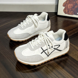 Warrior | Summer New Thick Sole Versatile Black White Fashionable Training Shoes