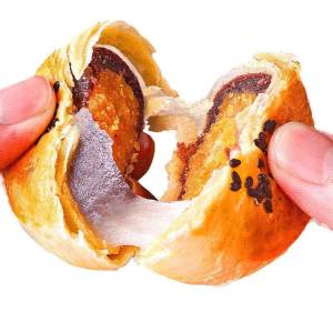 Popular Traditional Chinese Delicacy Mooncake-like Snack