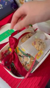 คุกกี้คริสต์มาส ของขวัญ Christmas Box set  [5 ชิ้น] ประกอบด้วย ช็อกชิพมาร์ชแมลโลว์ ช็อกมิ้นต์ เรดเวลเวท คุกกี้เนยน้องหมา