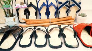 Dép chiếu xỏ ngón Hương Quế DKS-10 làm từ lụa tơ tằm vải cotton lớp đế cao su xốp cho đôi chân thơm mát và khô thoáng