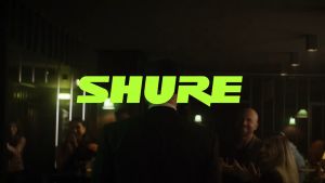 SHURE SM-58 PROFESSIONAL WIRED HANDHELD MICROPHONE KARAOKE SINGERS DJ PERFORMANCES EVENTS AUDIO EMCEE STREET BUSKING JAMMING 施尔 有线 手持 麦克风 歌唱 歌手 现场 演出 家庭 录音 主持 活动 演唱会 表演 街头 演唱 音乐 工作室 MIKROFON TANGAN BERKABEL KUALITI TINGGI RAKAMAN STUDIO PENYANYI
