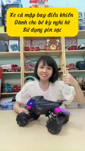 Xe Địa Hình Điều Khiển Từ Xa Cá Mập Bay Gầm Cao Có Phun Khói Xoay 360 Độ Dùng Pin Sạc Toy Đồ Chơi Xe Đua Xe Đua