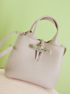 24 Le Roseau Mini Cross-Body Shoulder Bag with Bamboo Buckle Fashion Women's Mobile Coin Purse