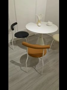 เก้าอี้ เบาะหนัง PU ขาเหล็กชุบสีกันสนิม กันน้ำ วางซ้อนกันได้ แข็งแรงทนทาน