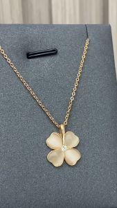 Ladamas Kalung Titanium Liontin Bunga Clover Mata Kucing Mewah Elegan Fashion Harian KT52