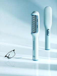 「China Plug」Lena | Straightening Hair Brush with Ionic Technology and Root Lifting Pads