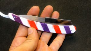 Dao cạo râu Họa Tiết Barber Shop Sọc đỏ trắng - Đồ dùng chuyên nghiệp cho việc cạo râu và tạo kiểu tóc tại nhà