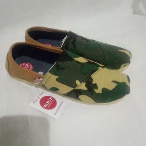 Rz470store/Waka70army/slip-on hijau army/hijau army coklat susu/slip-on pria dan wanita/ Waka70pria dan wanita/ Waka70 terbaru.