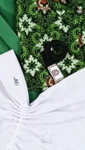Setelan Seragam Sekolah MI Batik Hijau Perempuan Panjang Kelas 1-6
