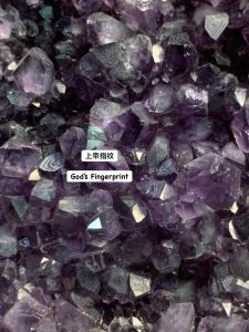 Raw Amethyst with God’s Fingerprint #上帝指纹 高品原矿紫水晶🔮  Green & Yellow Phantom Edge💁‍♀️ 绿&黄幽灵曲线美丽