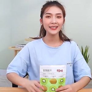 (High cost performance and fast delivery) Dried kiwi fruit 108g Dried kiwi slices Dried kiwi fruit snacks 百草味猕猴桃干108g 奇异果干弥猴桃片水果干