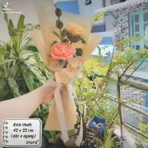 [Ảnh thật - Có sẵn] Quà tặng 2 hoa hồng và 4 lưu ly bằng len handmade