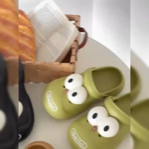 QZshop รองเท้าแตะแฟชั่น บรรจุพล รูปภาพเป็นเรื่องที่น่าสนใจ ราคาใช้จ่าย และสุดยังสายรัดส้นพร้อมตัวติดลูกตาโตๆ สูงสุด สมมติว่าสุดเก๋ สำหรับคนที่ต้องการผลิตภัณฑ์ที่ดีที่สุด