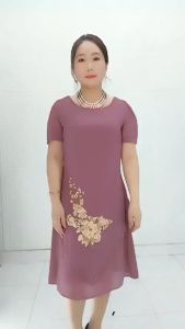 Váy đầm trung niên VH037 Là mầu đầm suông dáng A Đính bông kế đá kim sa sang chảnh