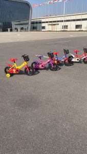 12 นิ้ว จักรยาน ล้อพลาสติก กระดิ่ง ตะกร้า แถม มีล้อข้างช่วยพยากรณ์ กับเด็ก 1.5-3 ขวบ รุ่น OYA