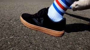 Sepatu Pria Sneakers Hitam Kombinasi Kuzatura Trendy Dan Elegan - Sol dijahit