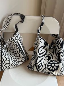 Bohemian Style Single Shoulder Underarm Bag Artistic Retro Black White Print Canvas Bag Simple Versatile Commuter Womens Bag